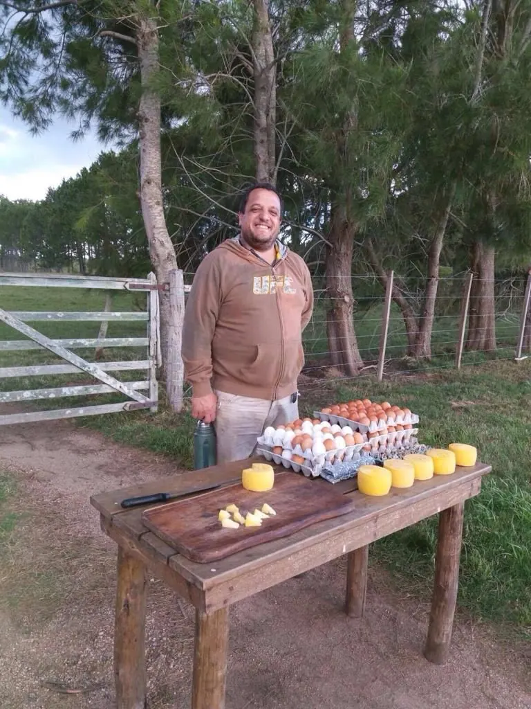 Primeros quesos y productos en la mesa
